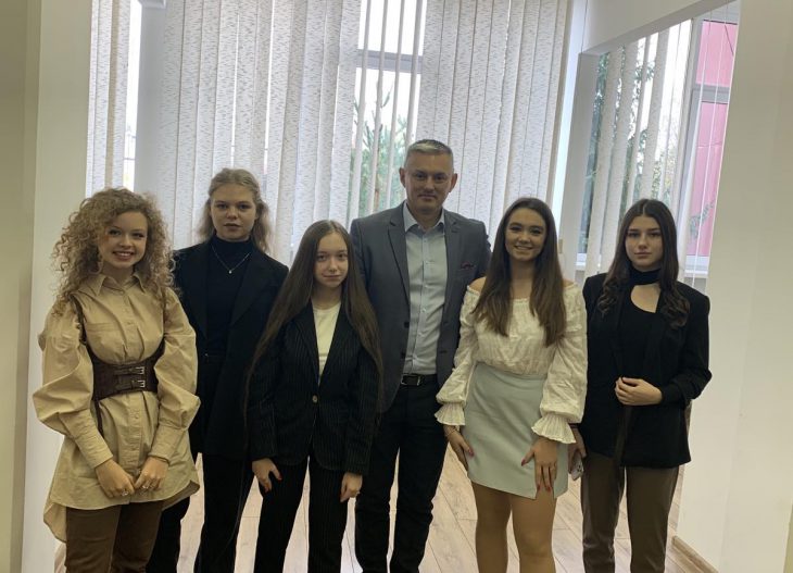 Стартувала передвиборча кампанія з виборів Голови учнівського парламенту